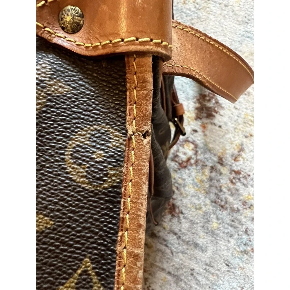 Louis Vuitton Saumur 30 Monogram Canvas Crossbody Messenger Bag AR1900 France‎